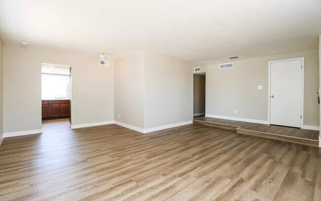 Foto del edificio - 6625 S 44th St