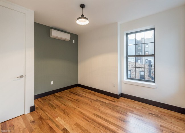 Foto del edificio - 769 Grand St