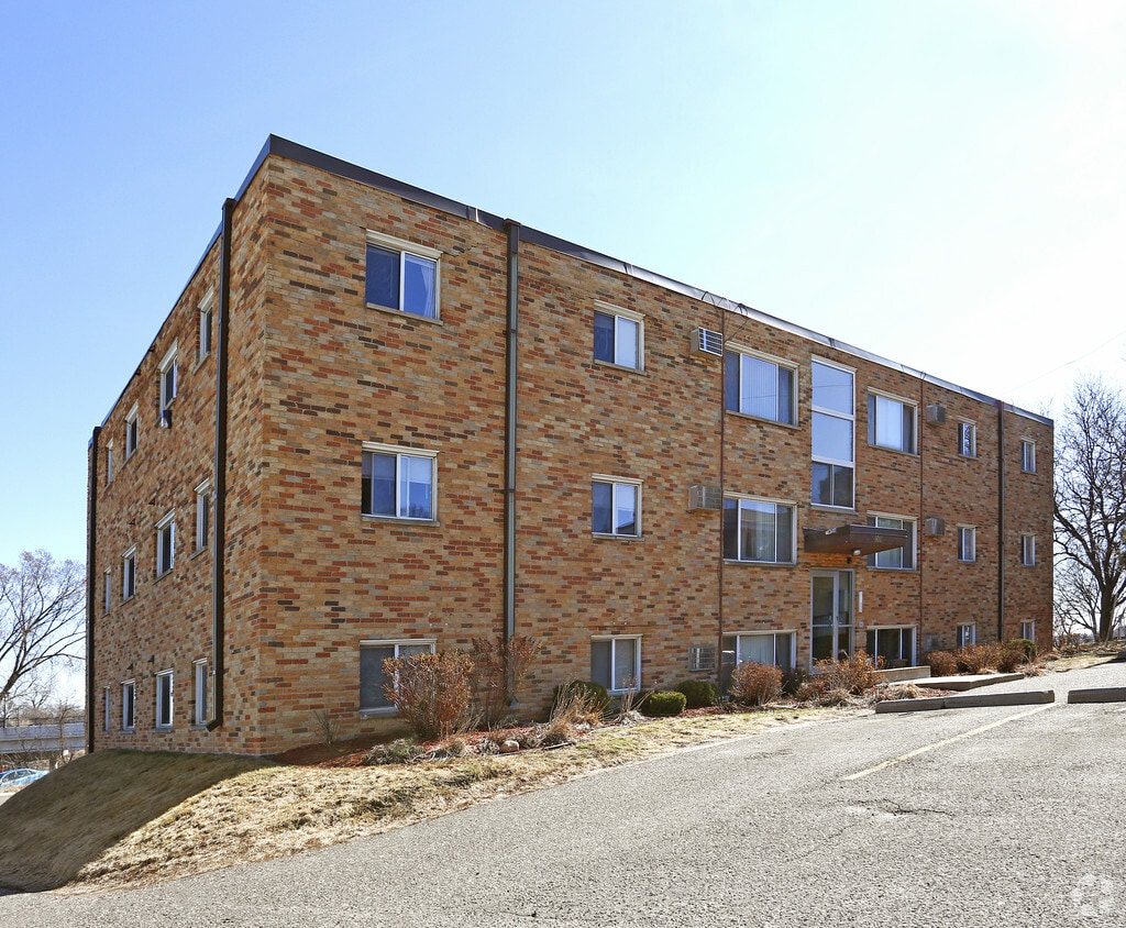 1017 Raymond Ave, Saint Paul, MN 55114 Apartments in Saint Paul, MN