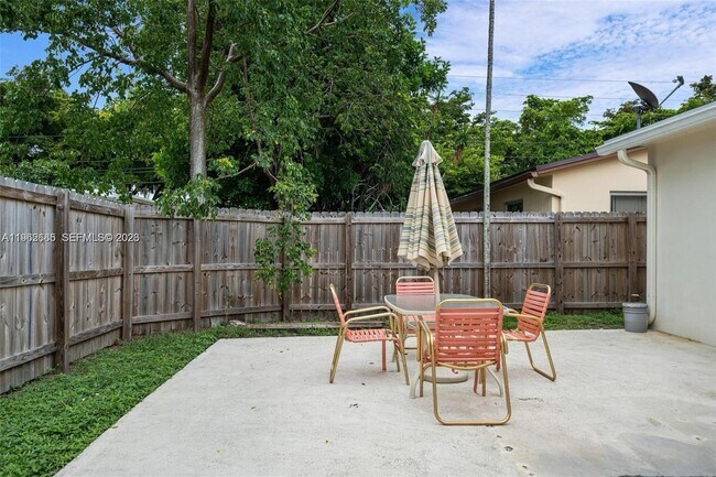 Building Photo - 107 SE 5th St