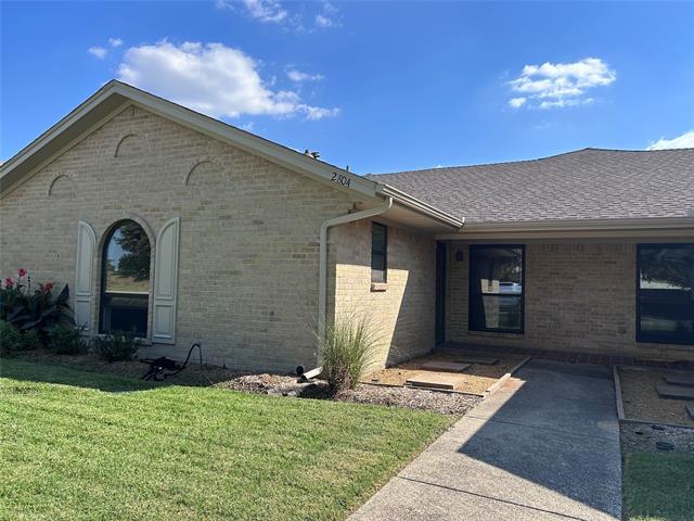 Building Photo - 2804 Clear Springs Dr