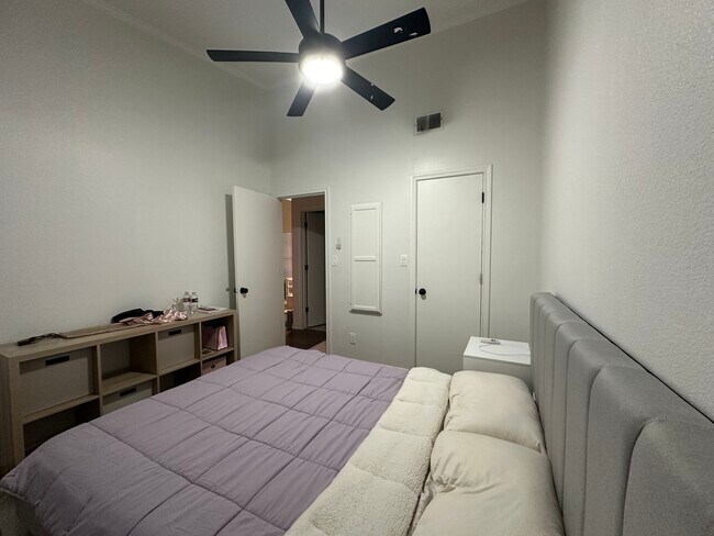 Private Furnished Bedroom, Queen Bed - 2730 Silver Creek Dr