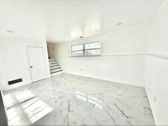 Building Photo - 6 Citadel Ct