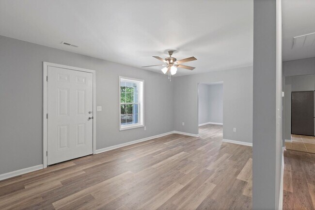 Foto del edificio - One Acre Lot Maple Hill Home For Rent!