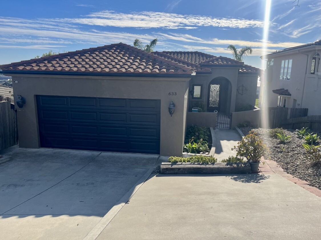 Primary Photo - Ocean View 3 Bedroom 3 Bath Pismo Heights ...