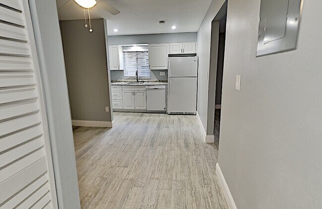 Building Photo - 525 Conway Rd