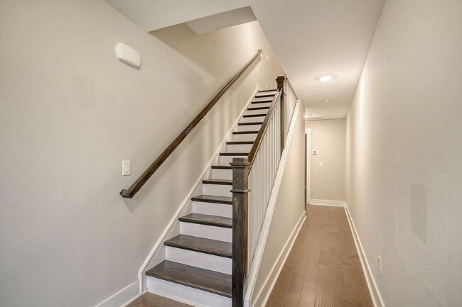 Photo - Available April 10th. Great 3 BR/3.5 BA Townhouse in Park Circle!