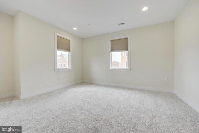 Foto del edificio - 620 McKenzie Ave