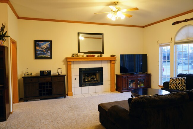 Foto del edificio - 417 Oakdale Dr