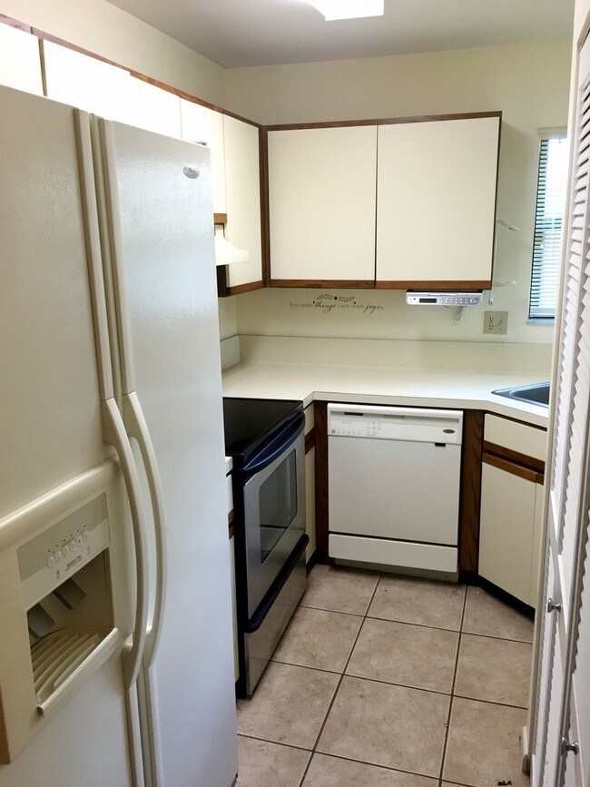 Foto del edificio - 8453 Long Meadow Cir N
