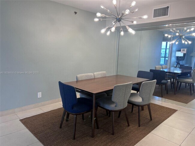 Foto del edificio - 3600 Mystic Pointe Dr