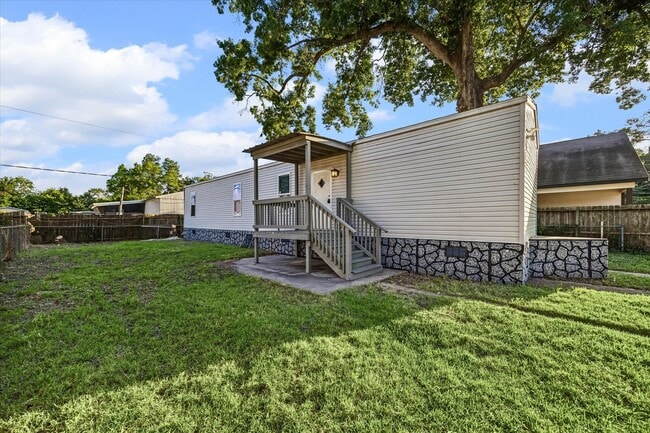 Building Photo - 11910 Hazy Hill Dr