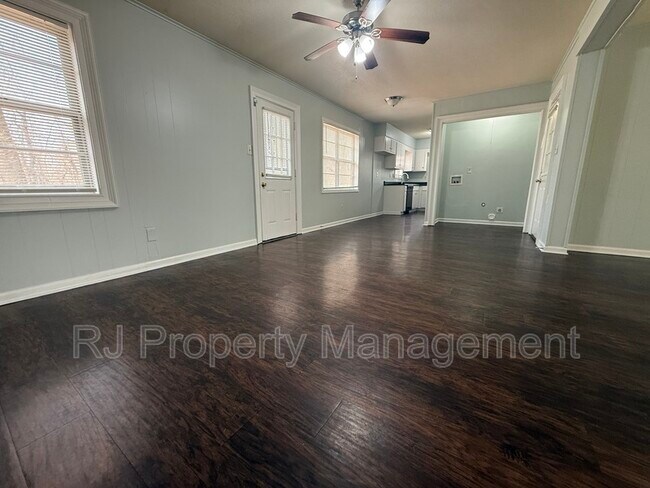 Foto del edificio - 4065 Haliburton St