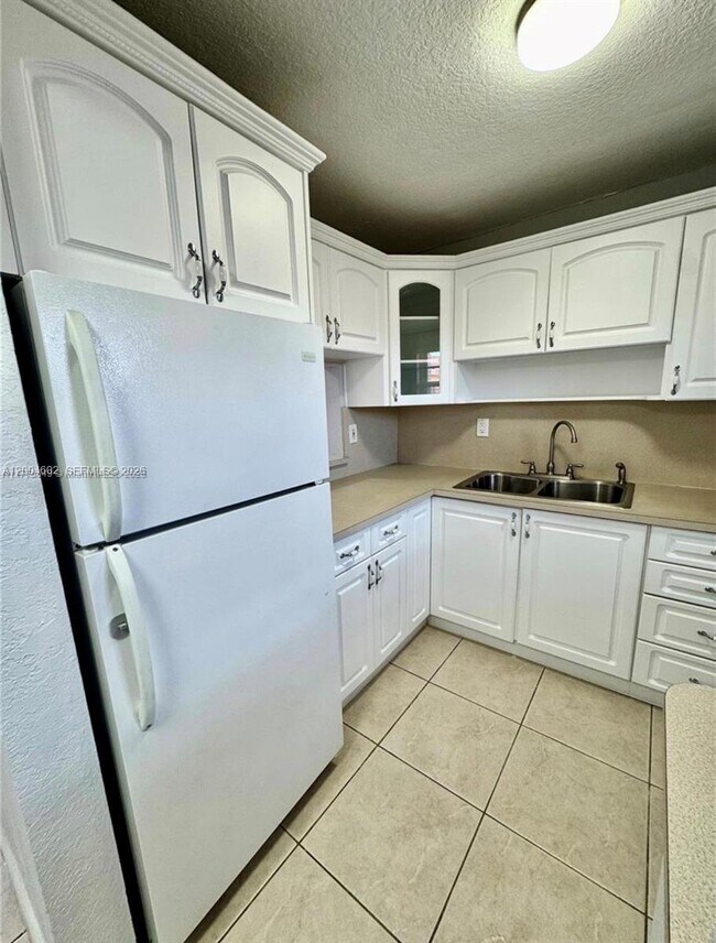Foto del edificio - 1855 W 60th St