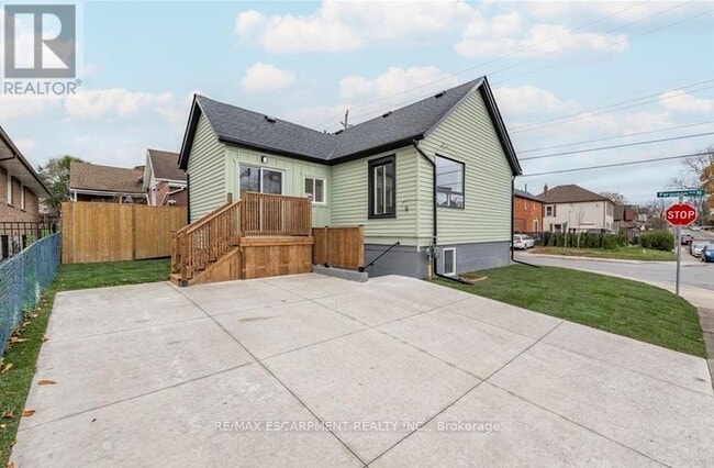 Building Photo - 476 Ferguson Ave N