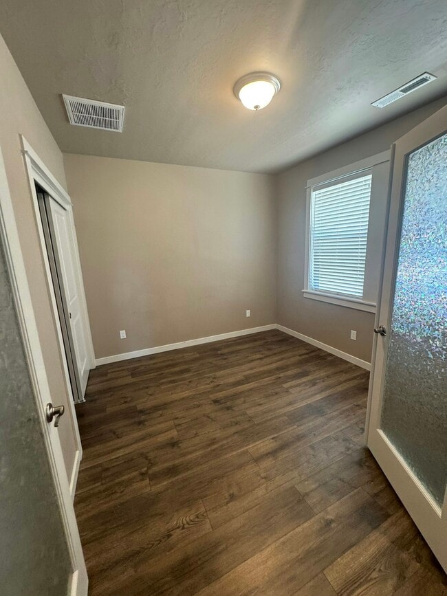 Building Photo - 18551 White Rose Pl