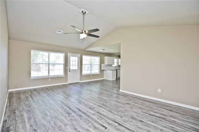 Building Photo - 810 Tyler St