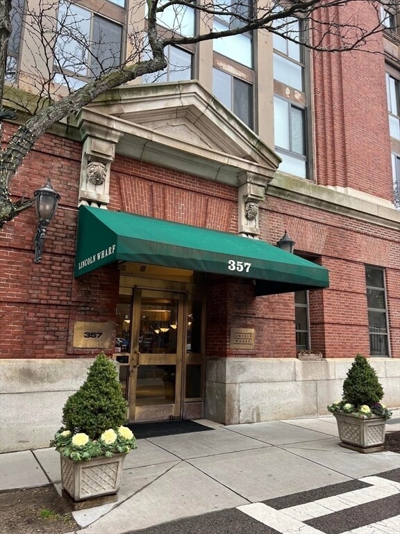 Foto del edificio - 357 Commercial St