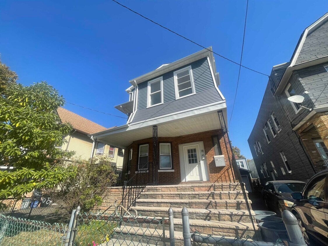 Primary Photo - 18 Warner Ave