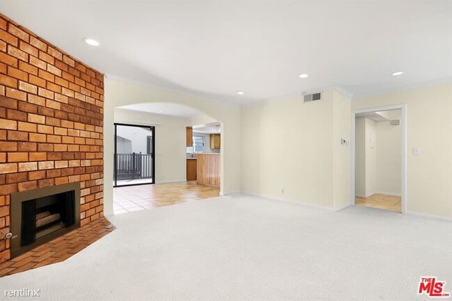 Building Photo - 3 br, 3 bath Condo - 4327 Duquesne Ave