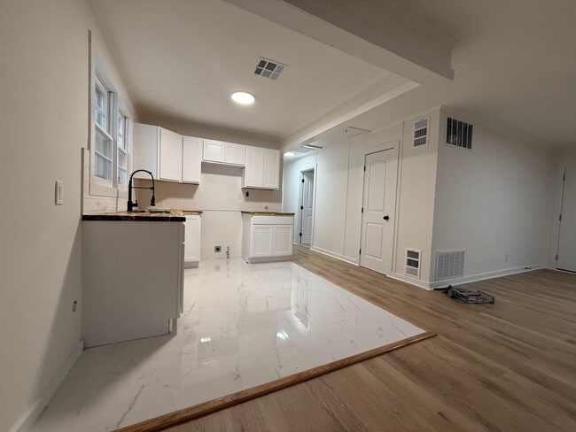 Building Photo - 308 Nottingham Rd