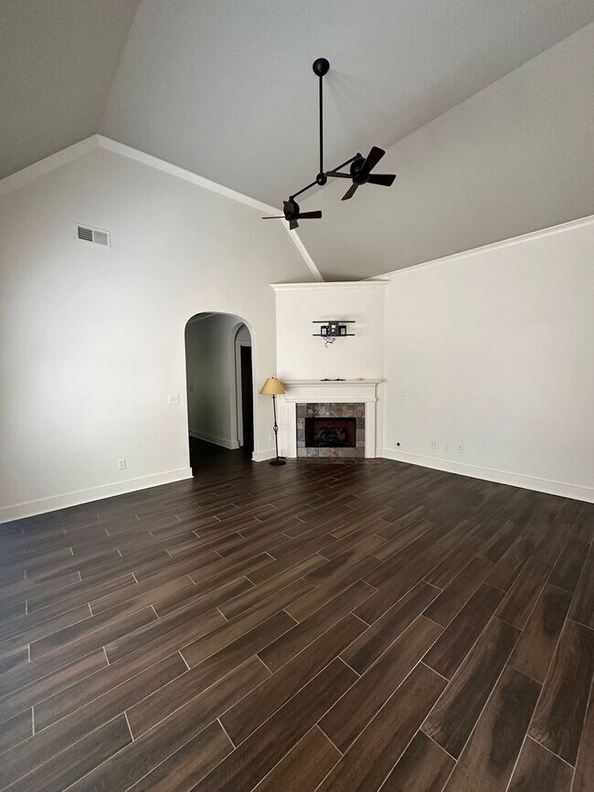 Building Photo - 358 Kingston Cir