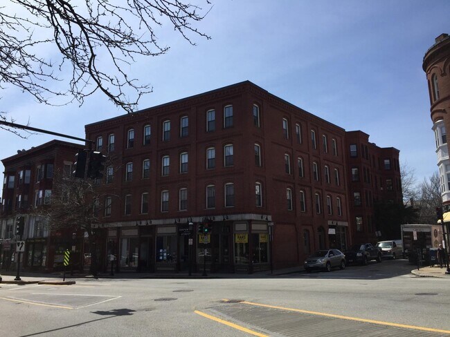 Foto del edificio - 4 Davis Ave