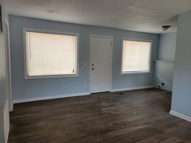 Foto del edificio - 2084 Monroe Blvd