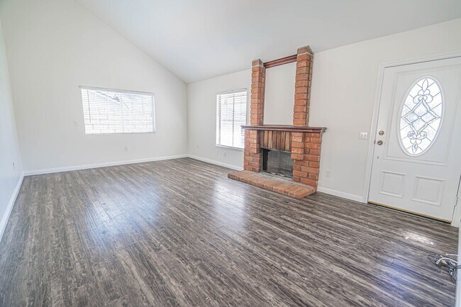 Foto del edificio - 3-Bedroom Single-Story Home with Private P...