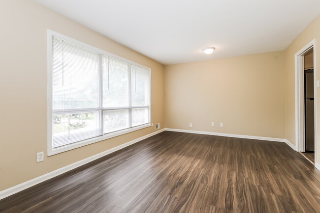 Foto del edificio - 6913 Doncaster Rd