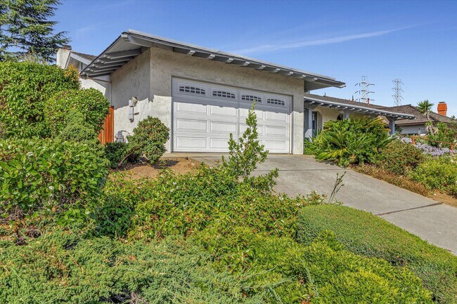 Building Photo - 4 br, 2.5 bath House - 10367 VISTA KNOLL B...