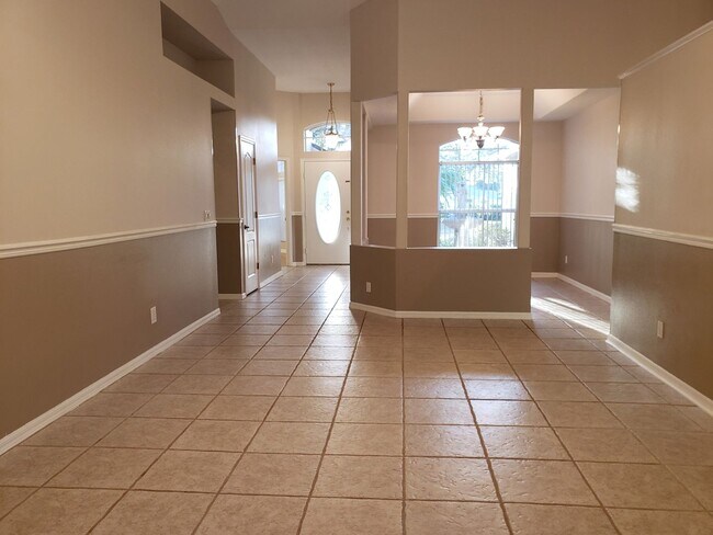 Building Photo - 1612 Sweetwater W Cir