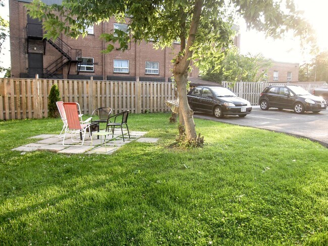 Photo du bâtiment - 16 Church St E