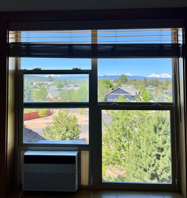 Building Photo - 63398 Tristar Dr
