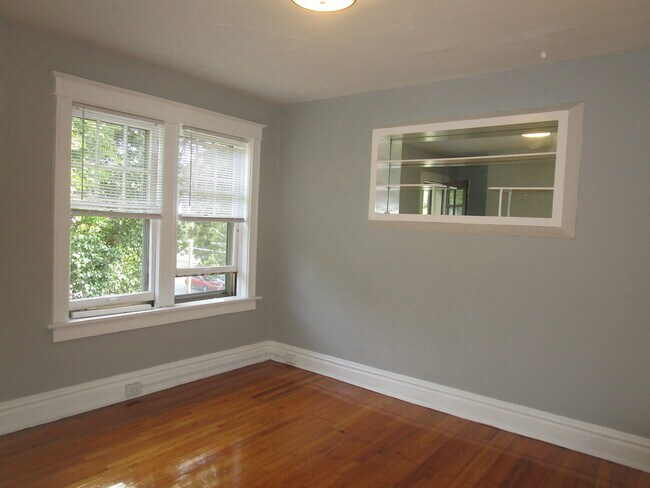 Foto del edificio - 1531 McCausland Ave