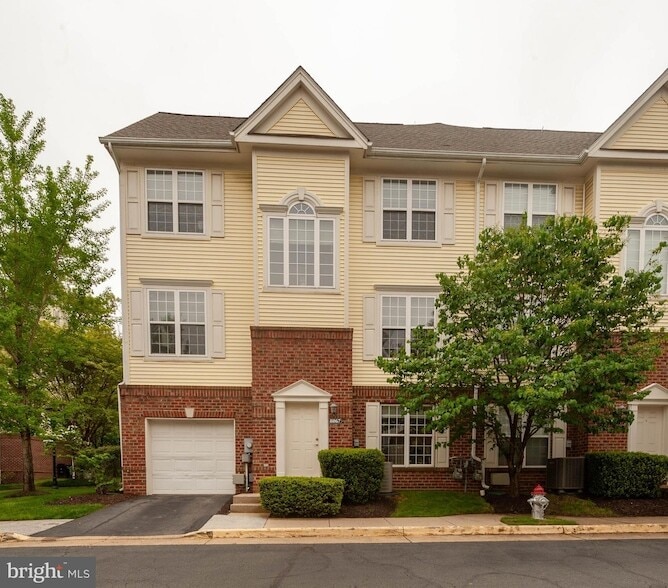 Foto principal - 8067 Nicosh Cir Ln