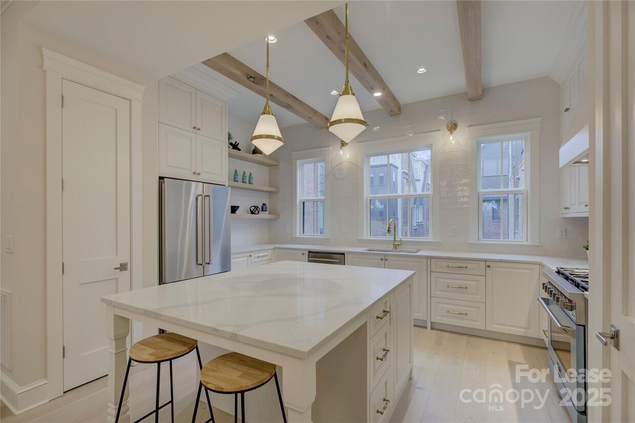 Foto principal - 3015 Pinehurst Pl