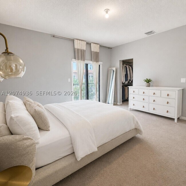 Foto del edificio - 4619 NW 84th Ave