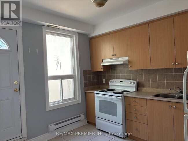 Photo du bâtiment - 938 Bloor St W