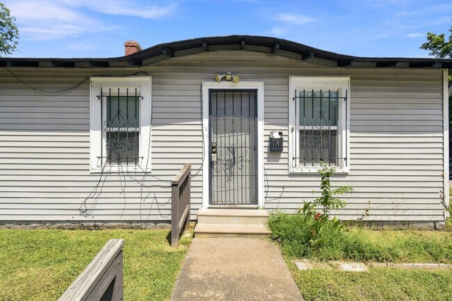 Foto del edificio - 1459-1459 E 10th St