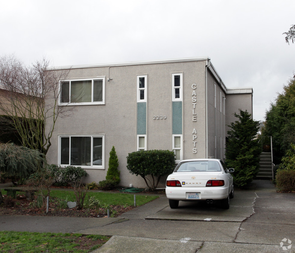 Primary Photo - Castle Apartments