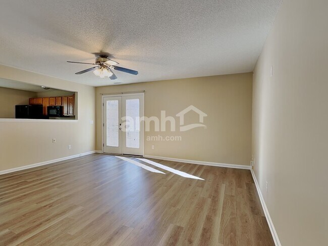 Foto del edificio - 4809 Tommans Trl