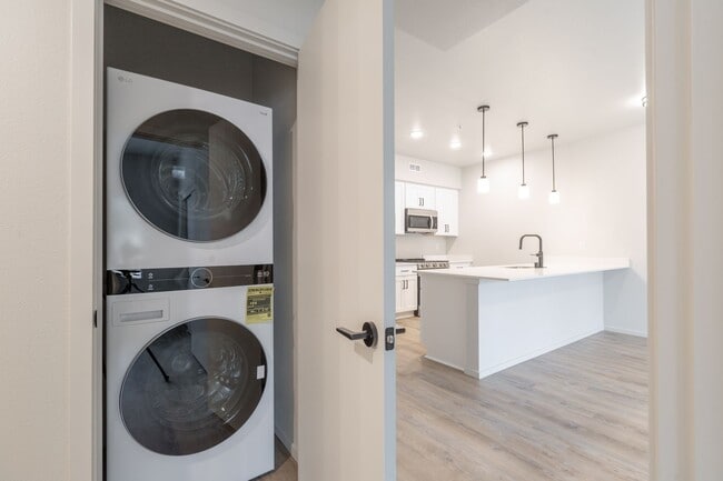 Interior Photo - Stunning 1, 2, and 3 Bedroom Apartment Hom...