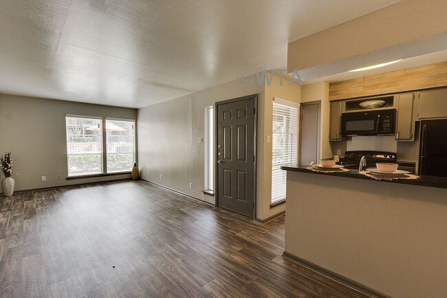Building Photo - 2 bedroom in Universal City TX 78148