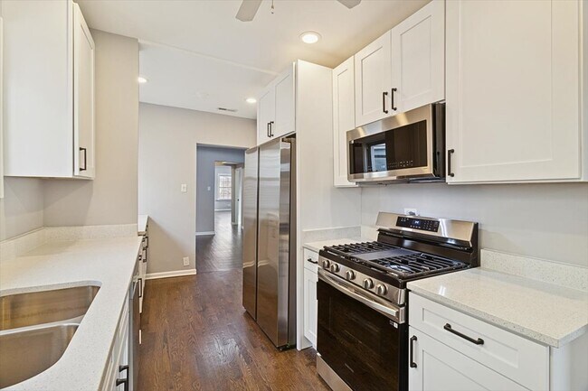 Foto del edificio - 6224 N Albany Ave