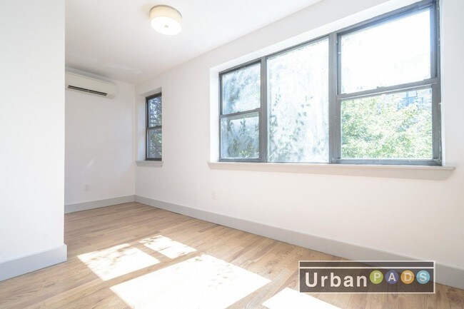 Building Photo - 571 Gates Ave