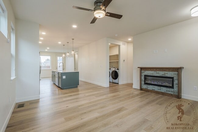 Building Photo - 915 Caledonia Ct