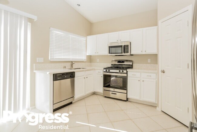 Foto del edificio - 611 Snake Charmer Ave