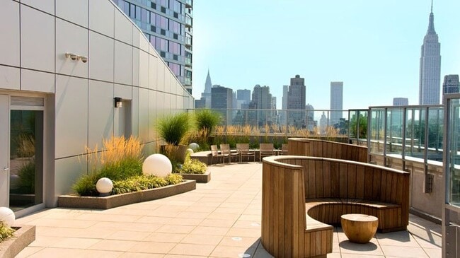 Building Photo - 504 W 37th St