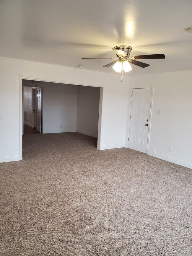 Building Photo - 201 Santa Rita Dr